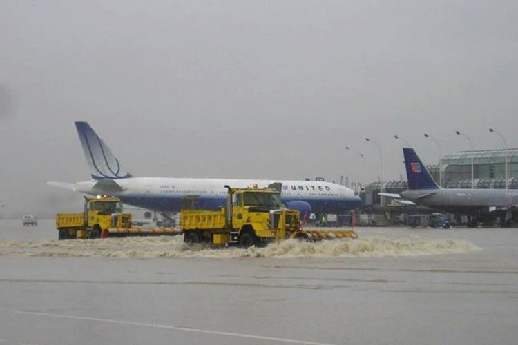 chennairainfury:airportshutarmystepuprescueoperations